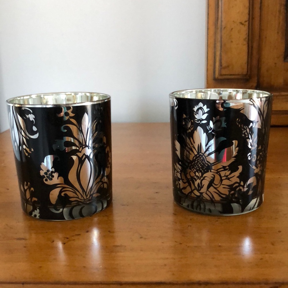 Candle votives, black and silver daisy pattern